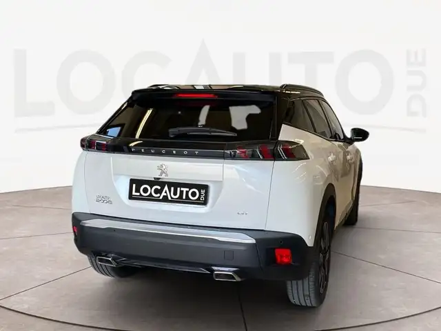 Peugeot 2008 view 4
