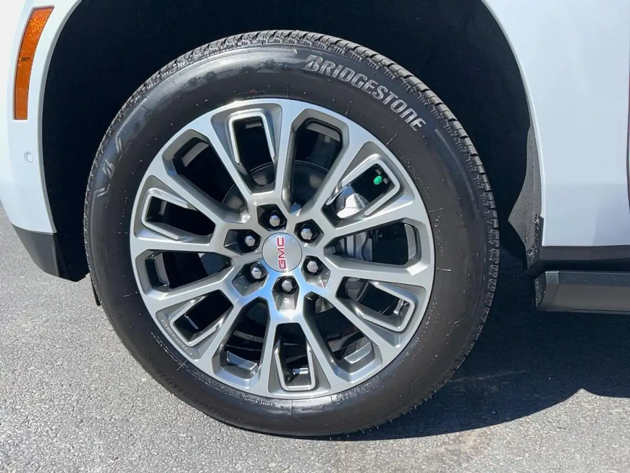 GMC Yukon снимка GMC Yukon