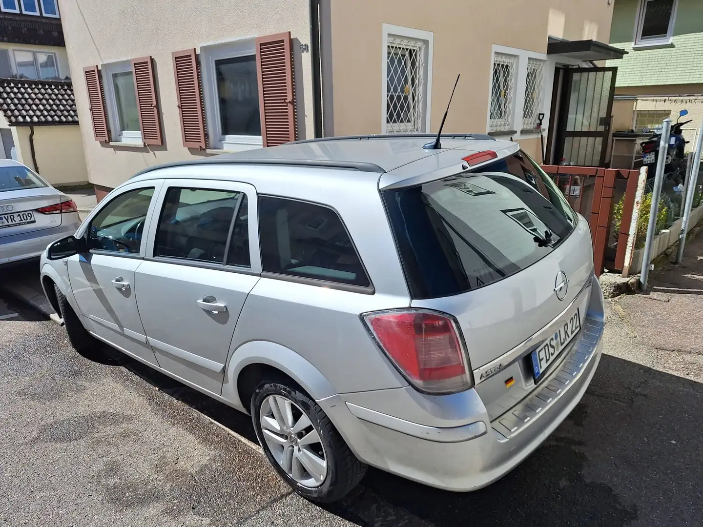 Opel Astra Astra Caravan 1.6 Caravan Cosmo Grau - 1