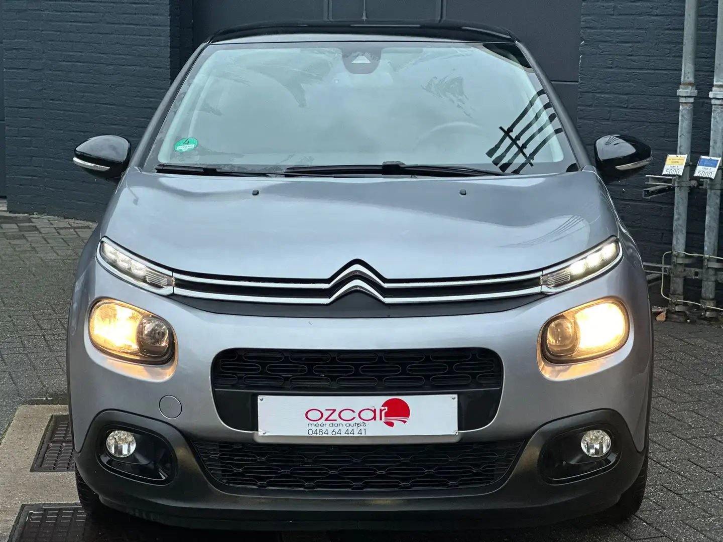 Citroen C3 Pure Tech 82 SHINE /AicroCruiseGps/ EXPORT/HANDEL Grijs - 2