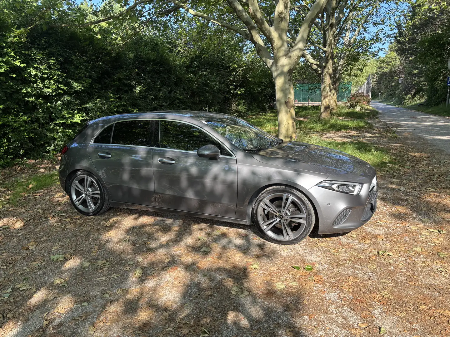 Mercedes-Benz A 220 4MATIC Aut. Grau - 2