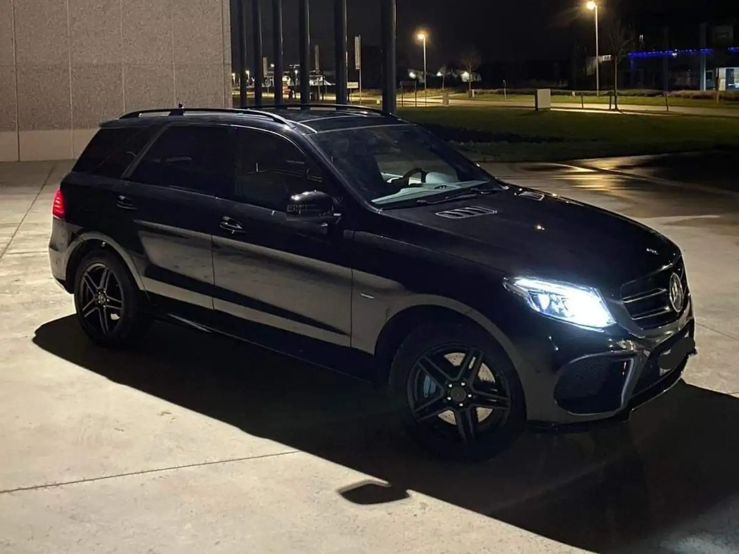 Mercedes-Benz GLE 500 GLE 500 4MATIC Černá - 1