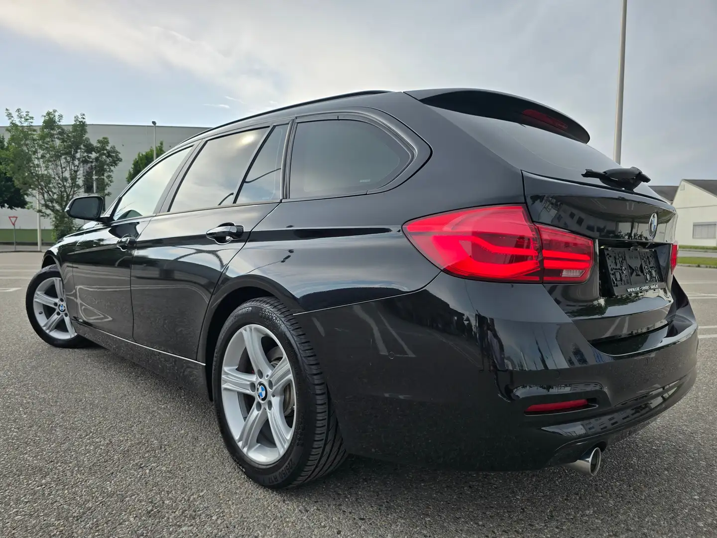 BMW 318 318d Touring Advantage Aut. Advantage Schwarz - 1