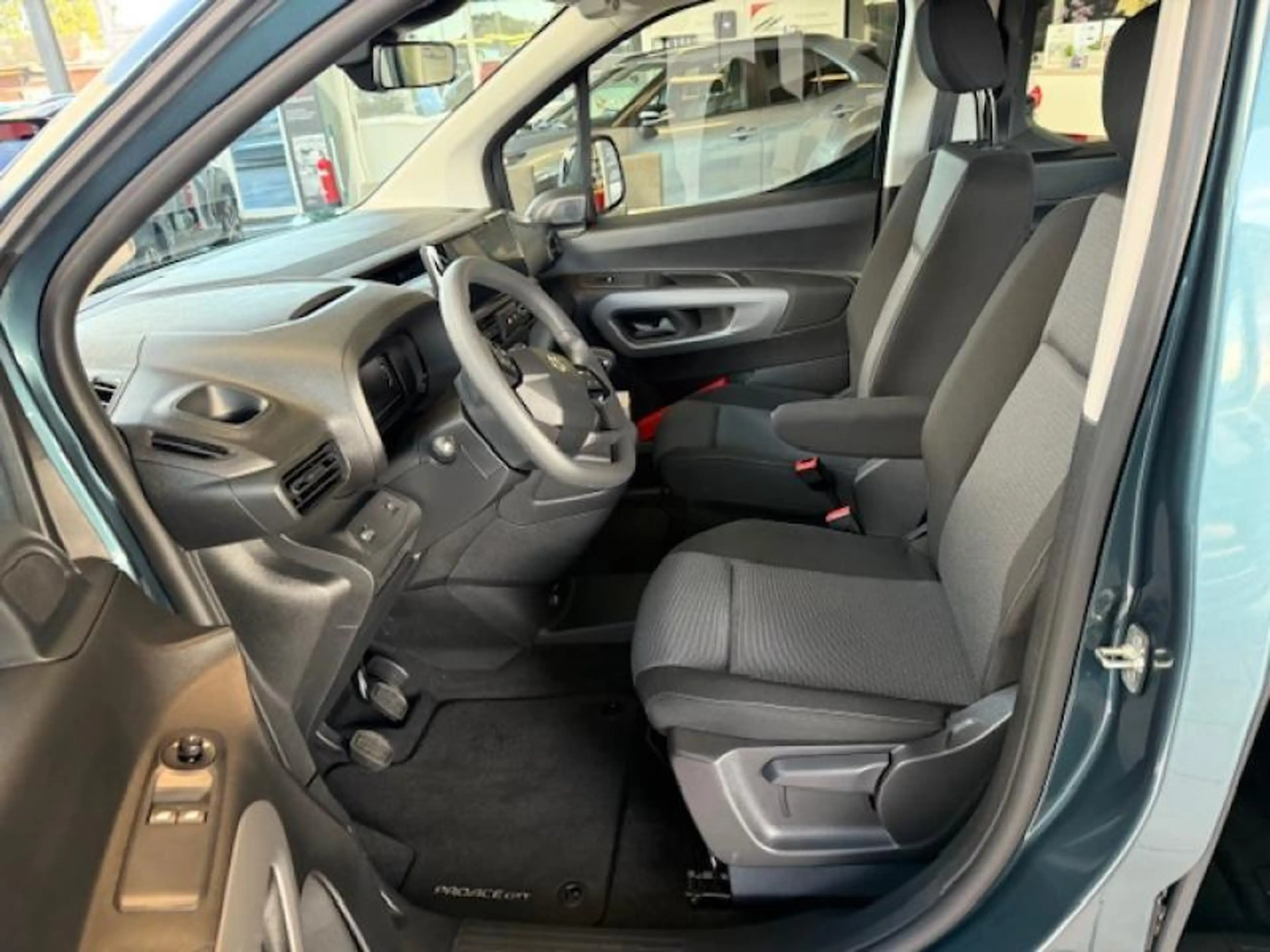 Toyota Verso Shuttle 5pl Proace City Verso Shuttle Diesel — photo 8