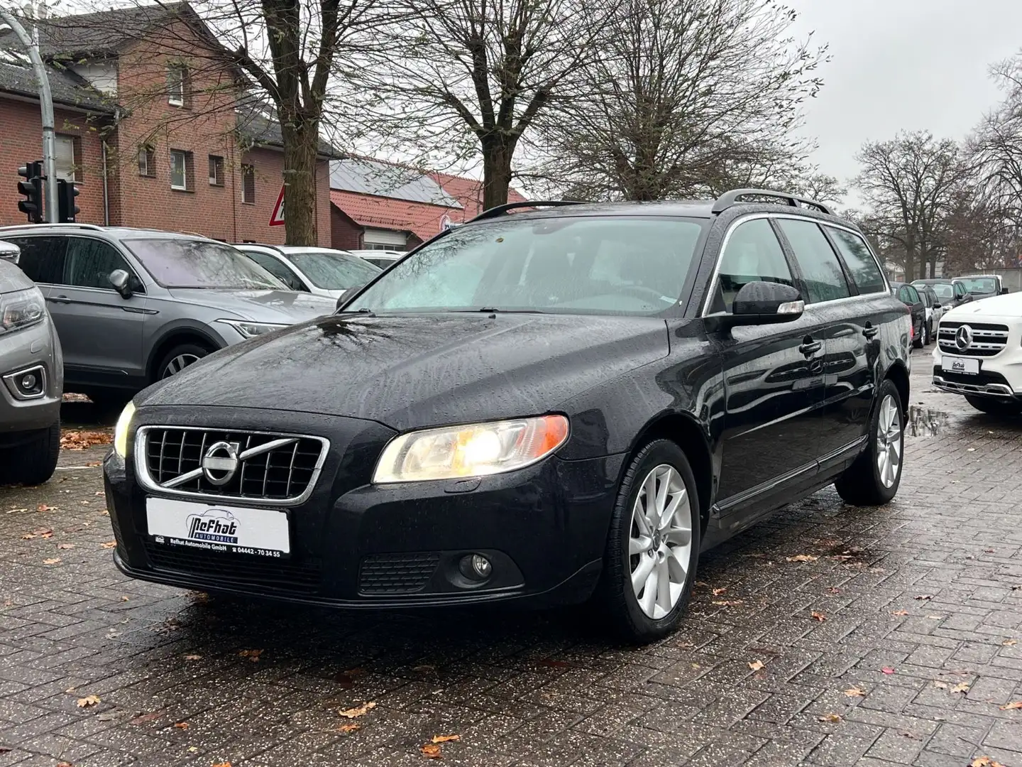 Volvo V70 Kombi Kinetic Schwarz - 2