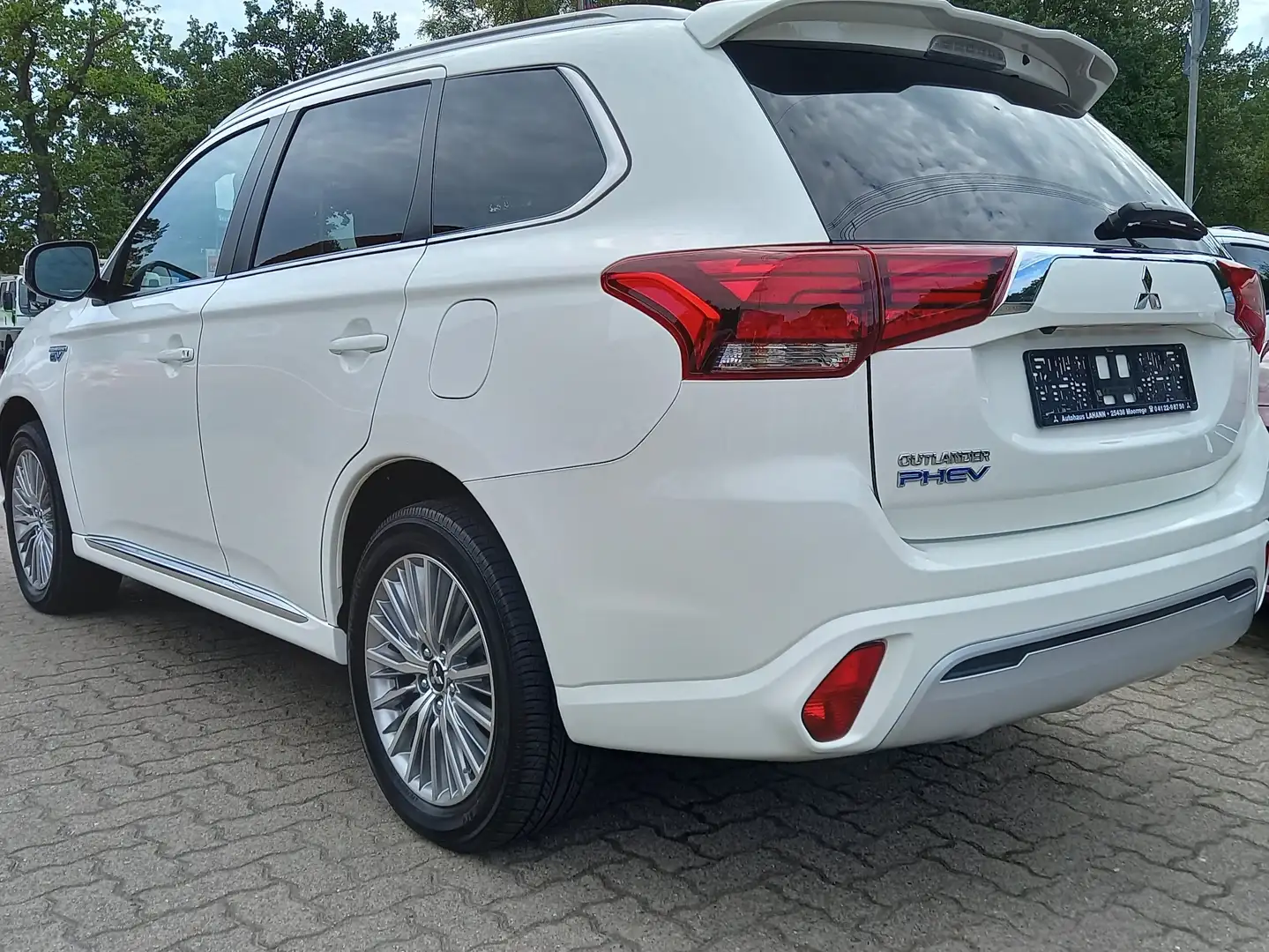 Mitsubishi Outlander PHEV Basis 4WD Navi/Kamera/SmartLink/ Weiß - 2