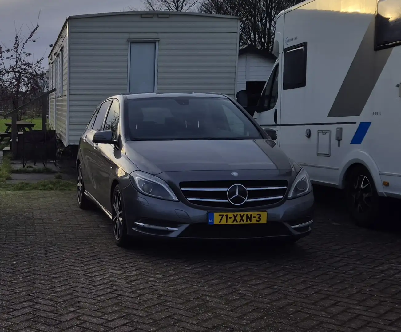 Mercedes-Benz B 180 (BlueEFFICIENCY) - 1