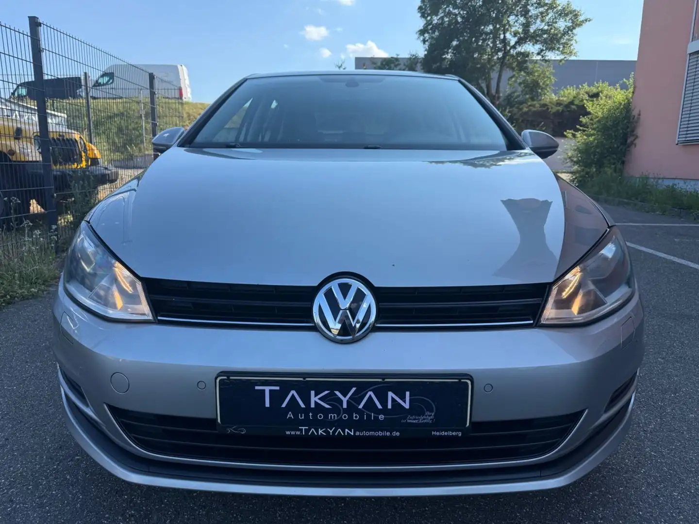 Volkswagen Golf VII Lim. Comfortline BMT / 2.Hand / SHZ Plateado - 2