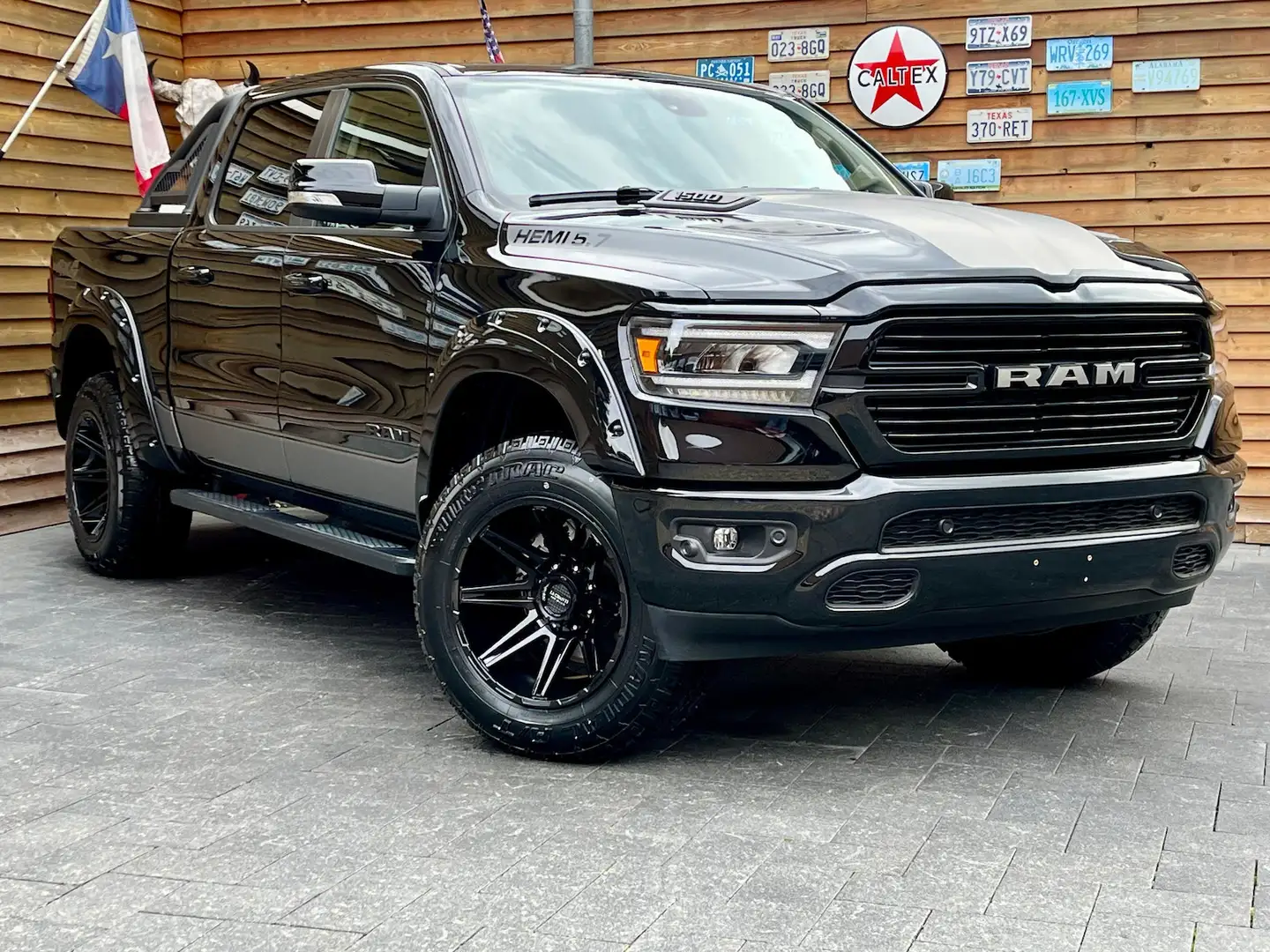 Dodge RAM 1500 Laramie 5,7L LaChanti 20´´ OFFROAD LPG Zwart - 2