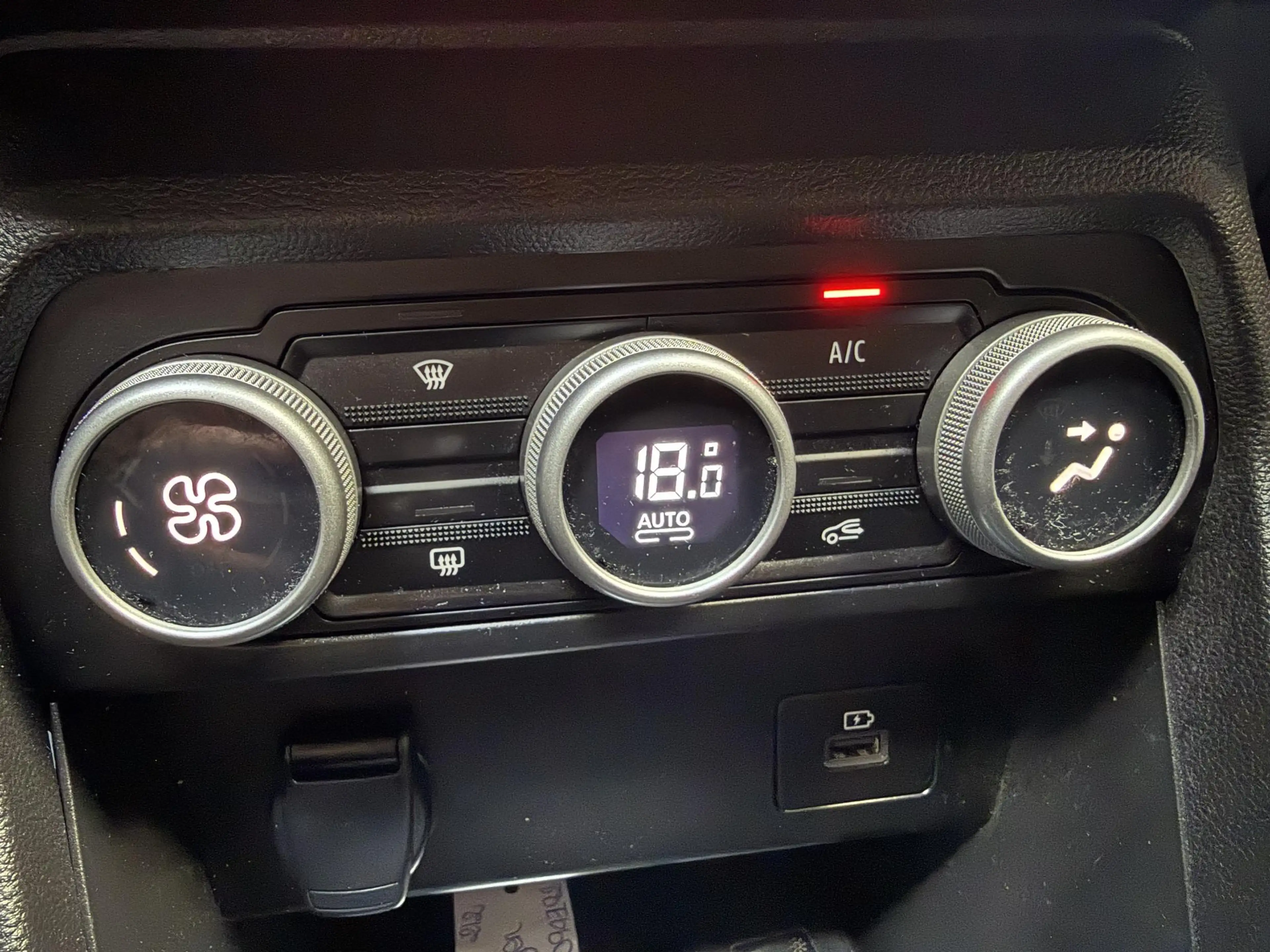 Dacia Jogger 1.0 TCe 110 Extreme 7 Personen!!! — photo 13