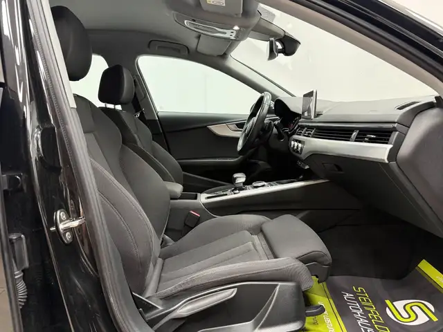 Audi A4 view 12