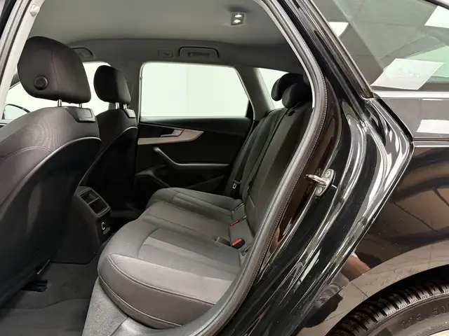 Audi A4 view 13