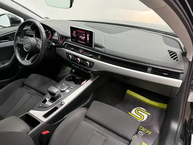 Audi A4 view 10