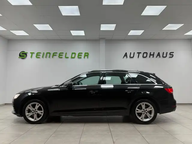 Audi A4 view 4