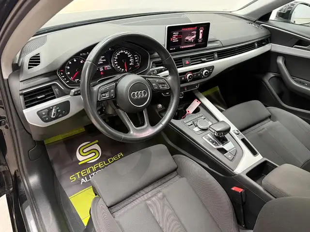 Audi A4 view 9