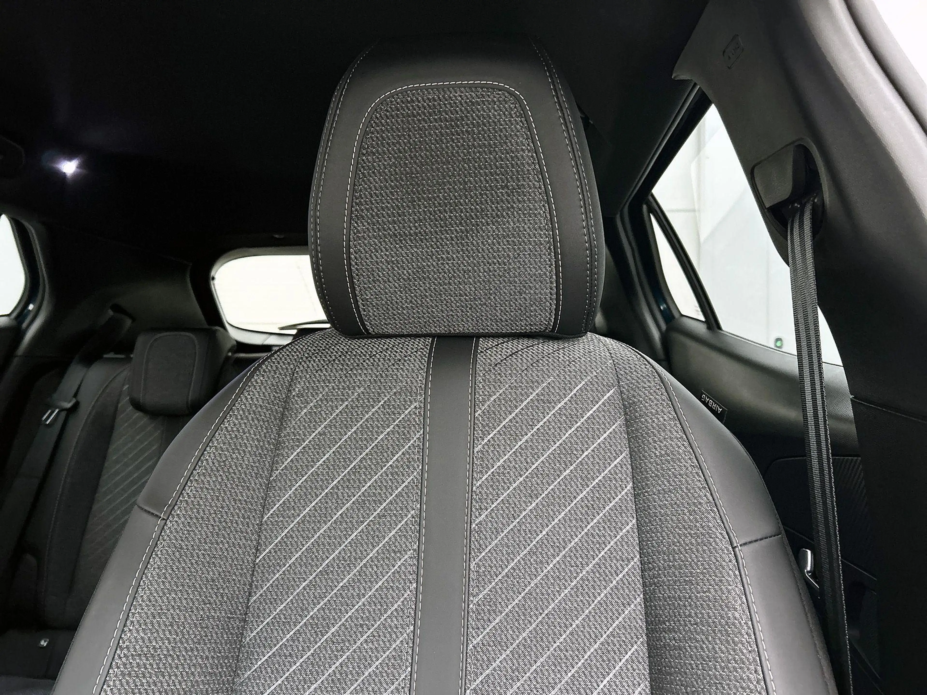 Peugeot 2008 SUV Allure Hybrid 145pk Automaat | Navigatie | 360 — photo 15