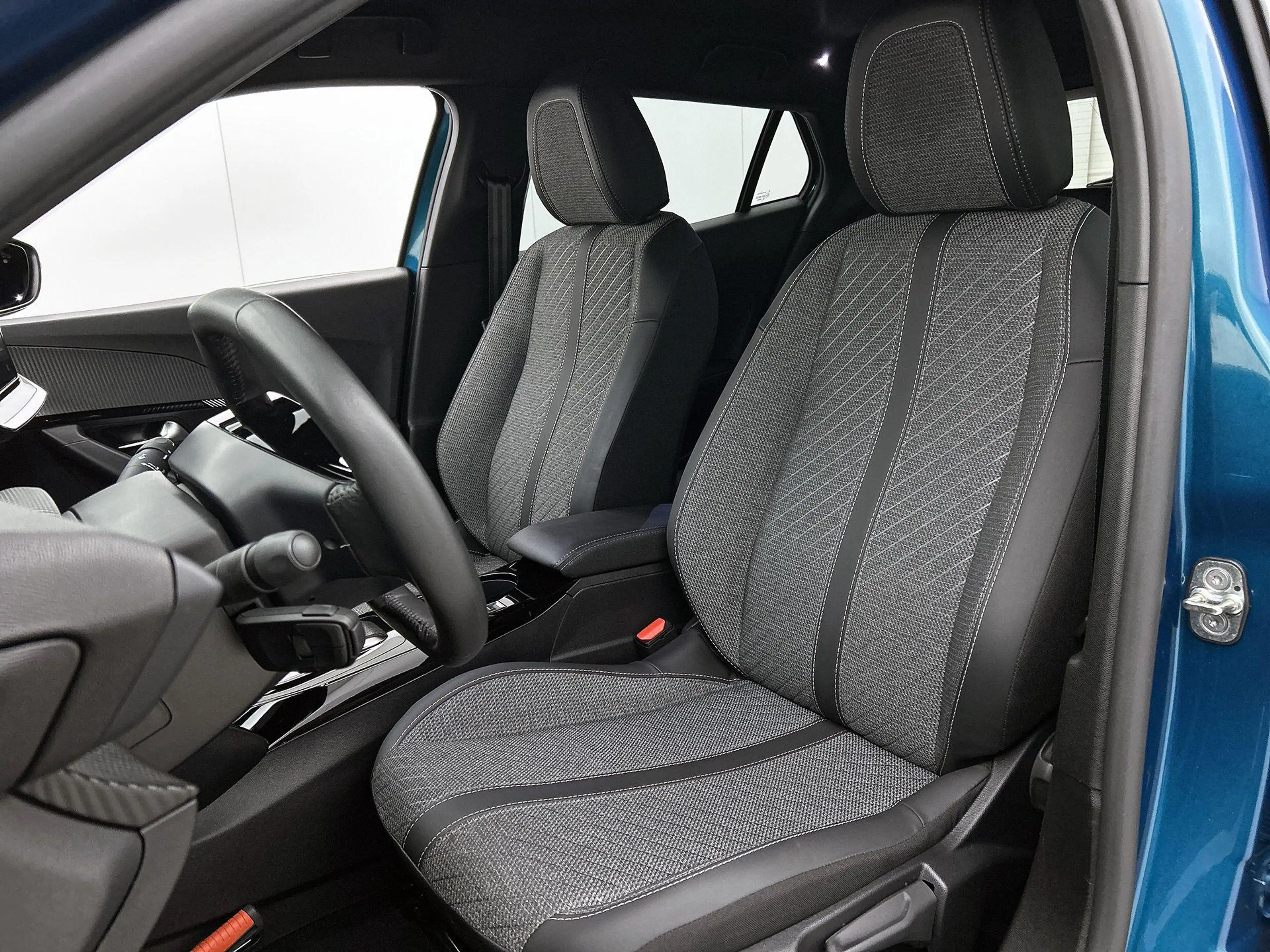 Peugeot 2008 SUV Allure Hybrid 145pk Automaat | Navigatie | 360 — photo 10