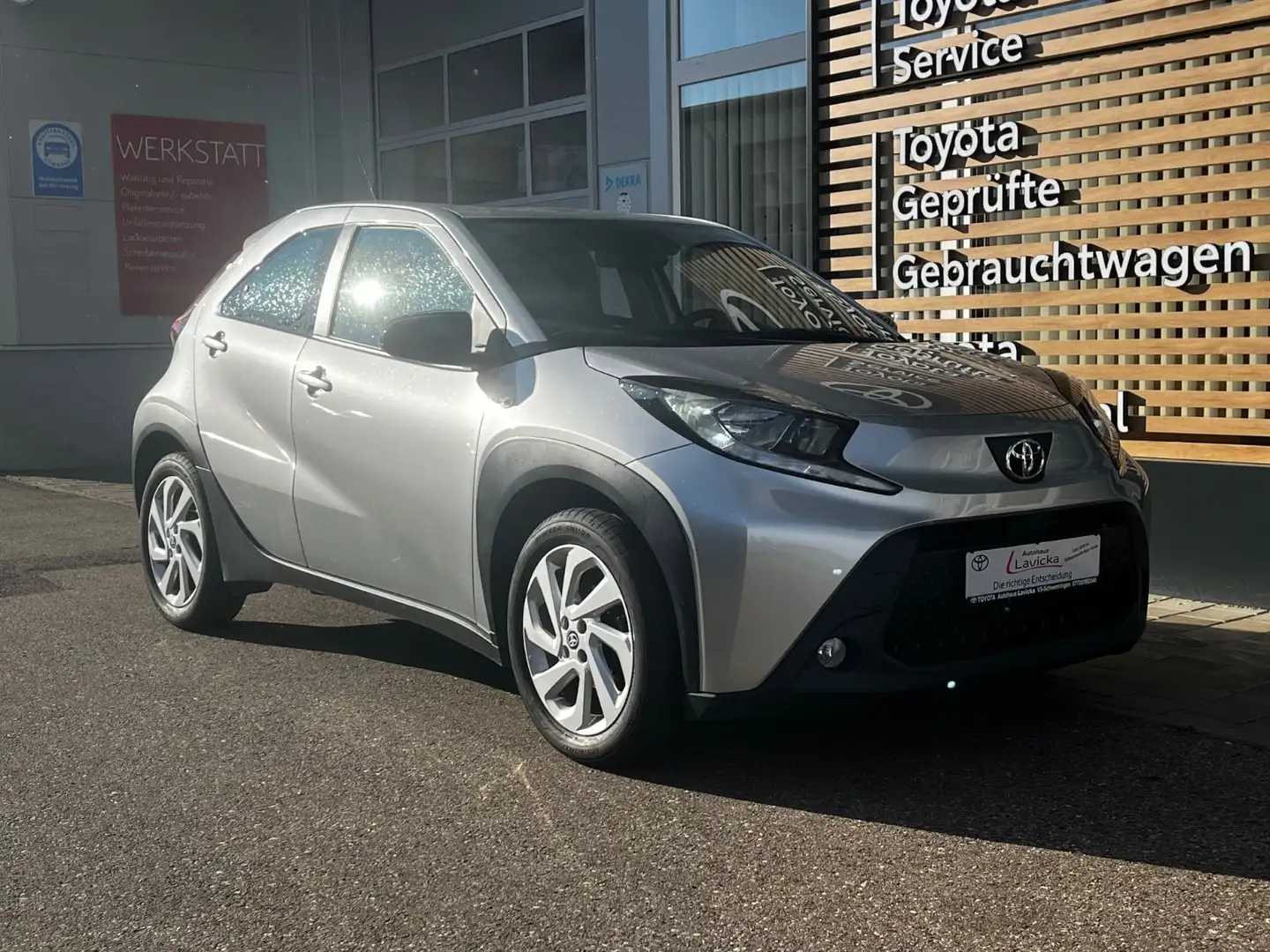 Toyota Aygo X Play Срібний - 1