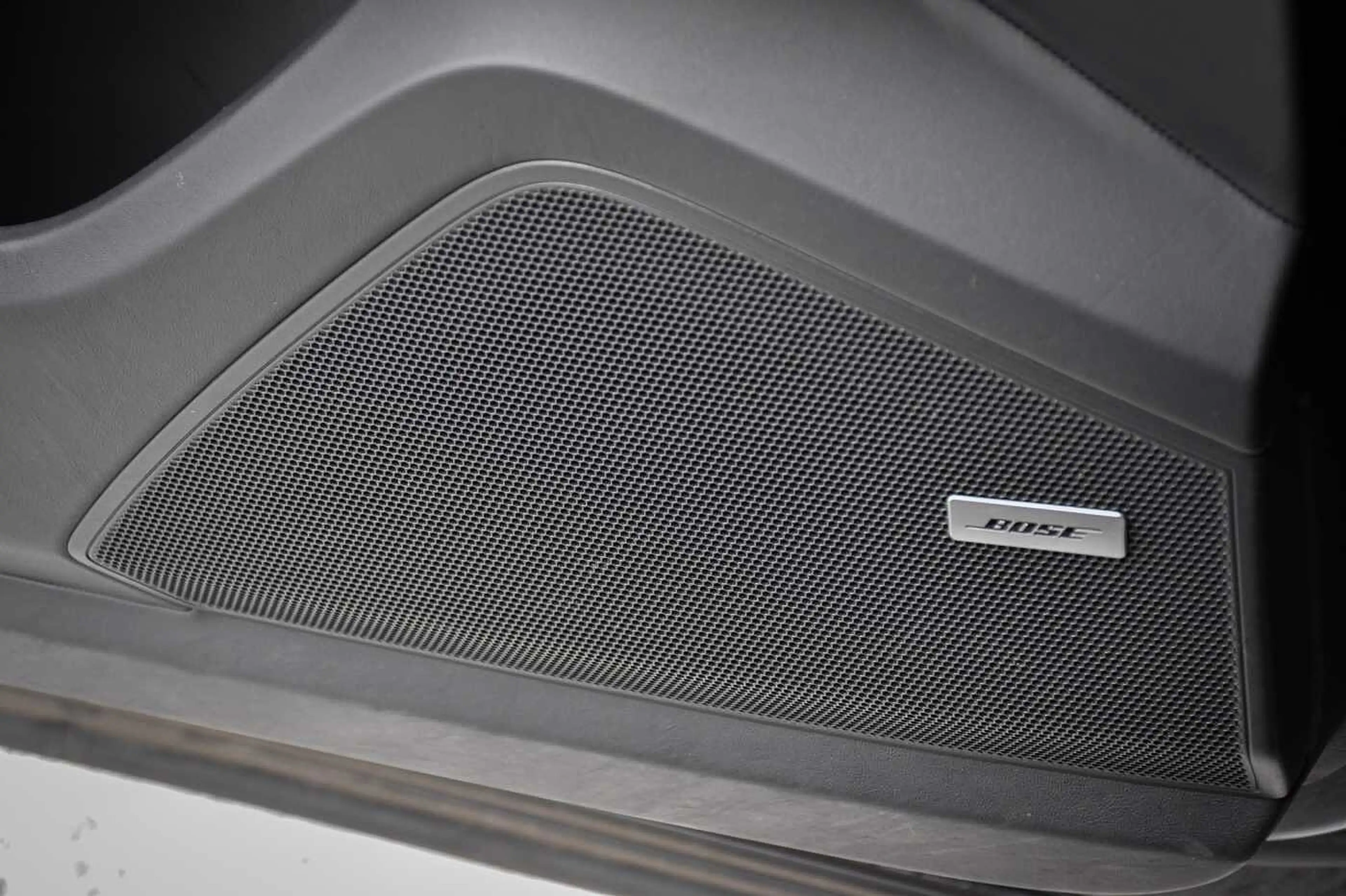 Porsche Cayenne 3.0i V6 e-Hybrid Pano BOSE Airsusp 21' — photo 12