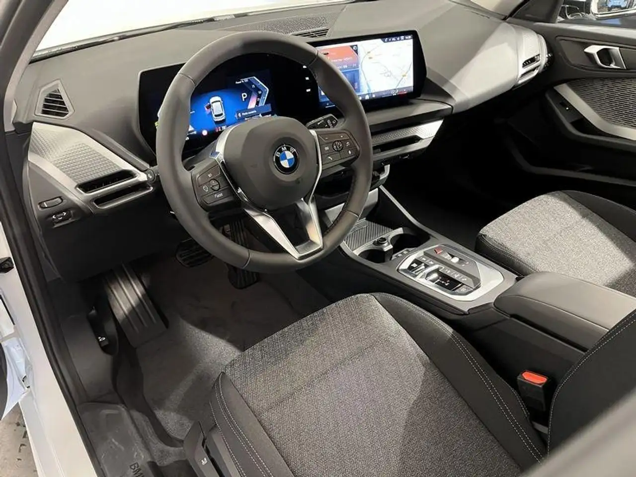BMW 1 Series 2026 — фото 14