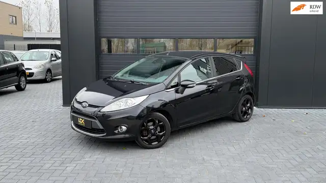 Ford Fiesta 1.6 Ghia Airco|Cruise|Stoelverwarming|P sensor