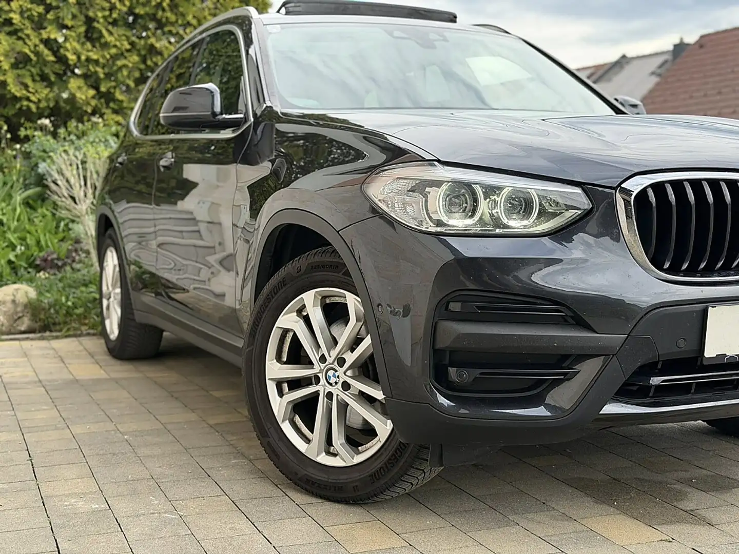BMW X3 sDrive 18d Panoramadach Schwarz - 2