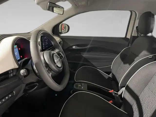 Fiat 500e view 3