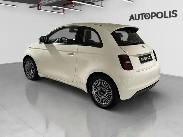 Fiat 500e view 11