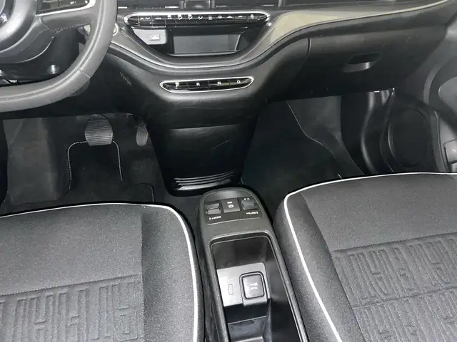 Fiat 500e view 9