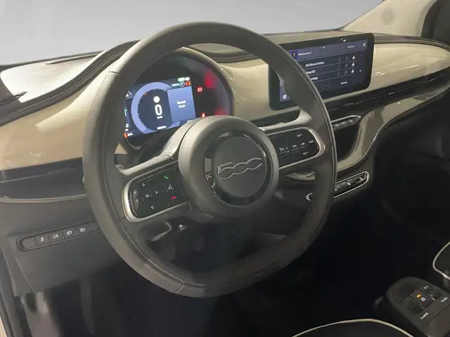 Fiat 500e view 7