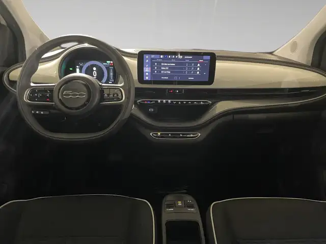 Fiat 500e view 4