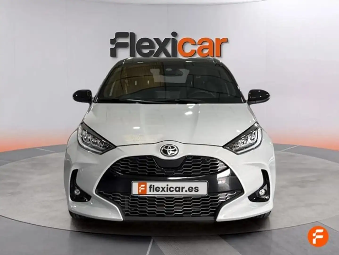 Toyota Yaris 120H 1.5 GR Sport Plus Blanco - 2