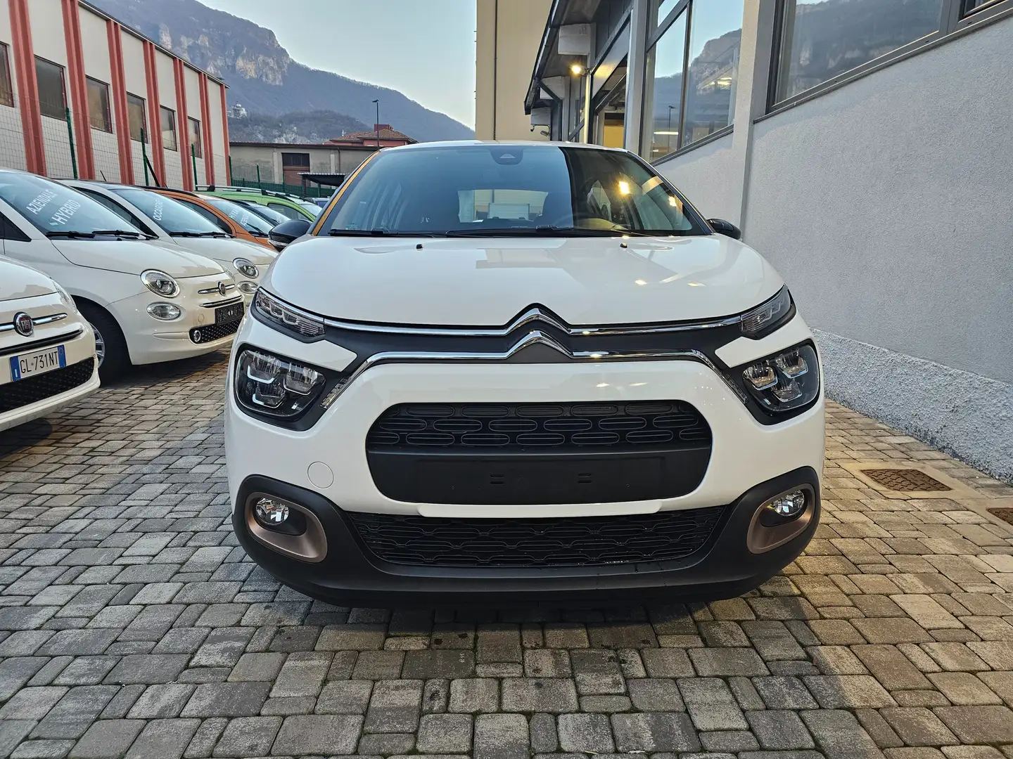 Citroen C3 C-SERIES PureTech 83+WINTER PACK Bianco - 2