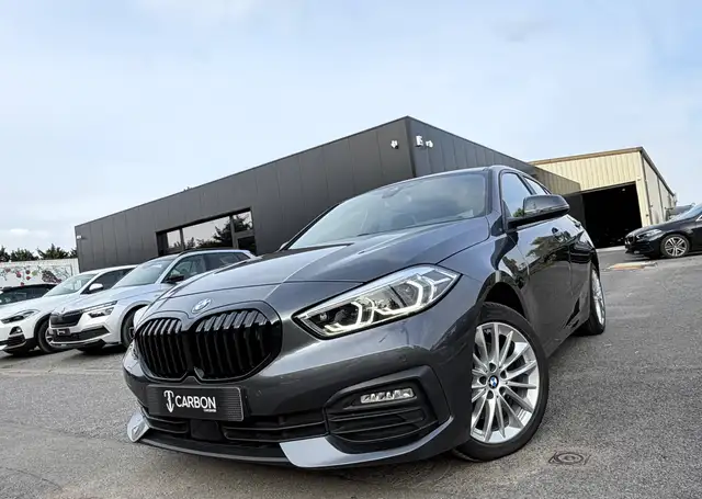 BMW 118 iA Pack SPORT Sièges SPORT Chauff./NAVI PRO/CAMERA/COCKPIT/HAYON ELECTRIQUE/FULL LED/VOLANT CHAUFF.