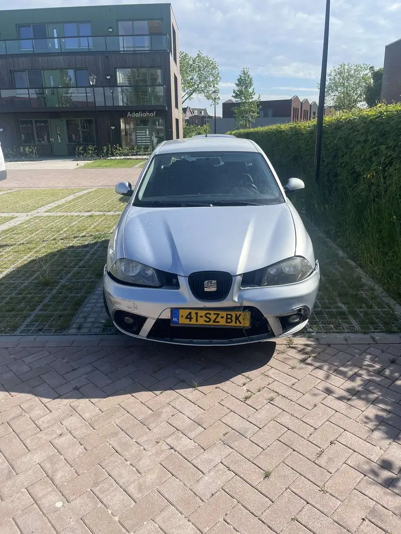 SEAT Ibiza 1.4-16V Sensation Grau - 1