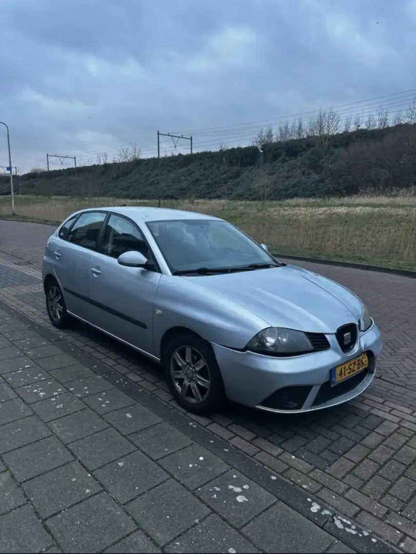 SEAT Ibiza 1.4-16V Sensation Grau - 2
