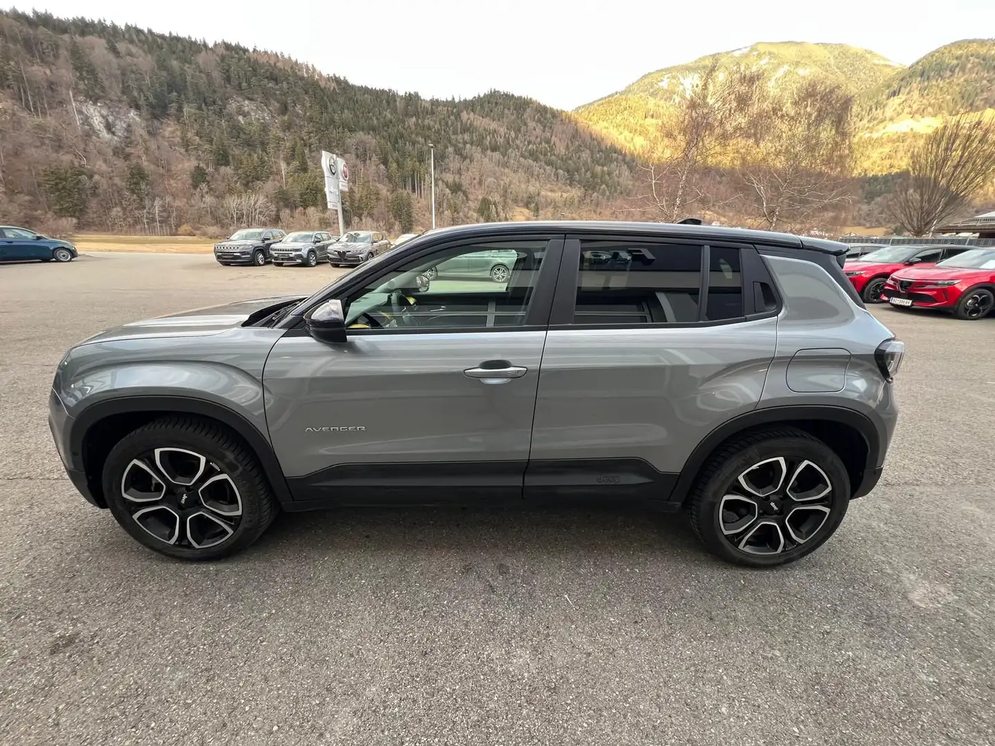 Jeep Avenger Avenger BEV 54kWh 1st.Edition 1st.Edition Grau - 2