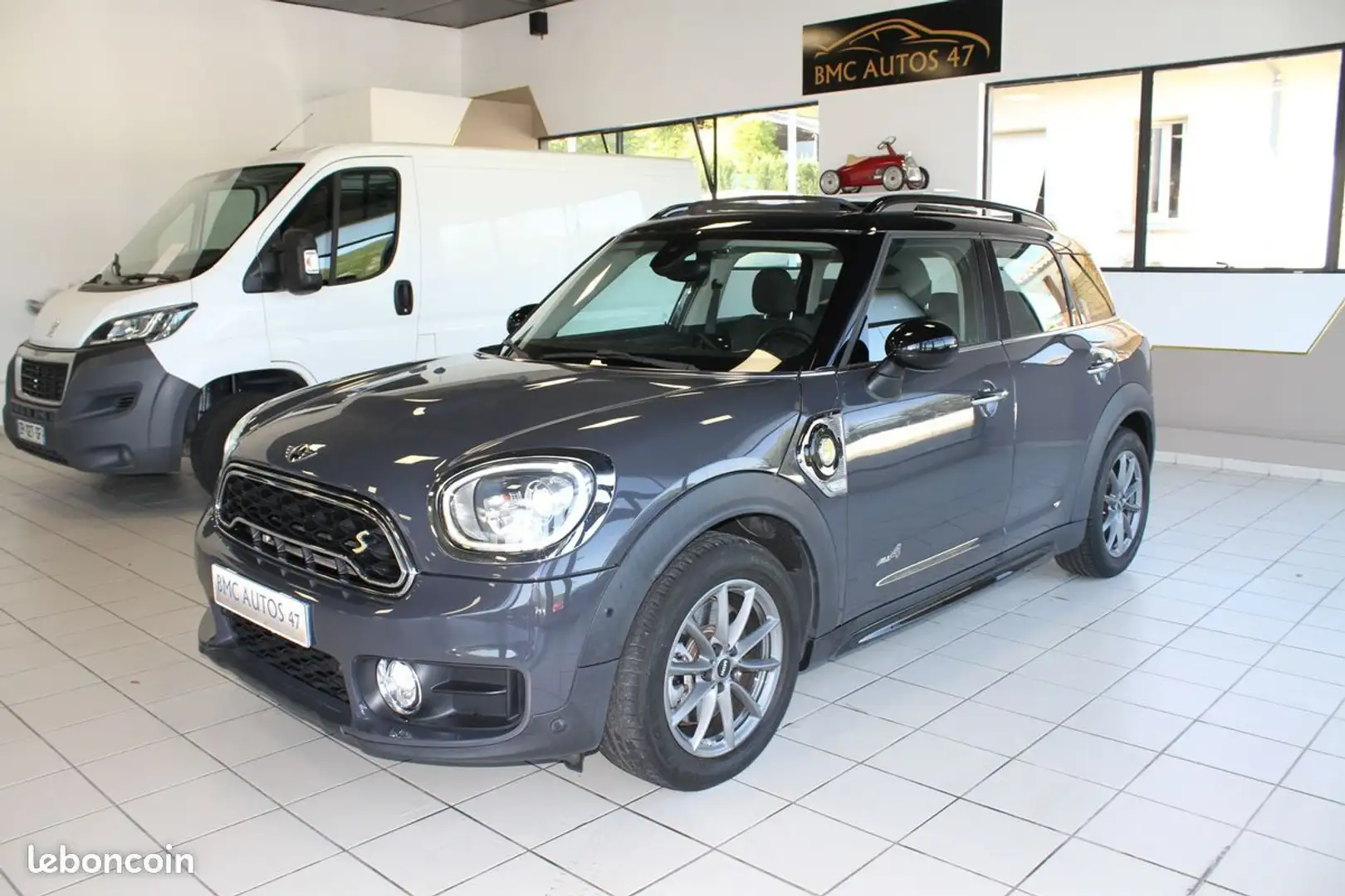 MINI Cooper Countryman F60 ALL4 136ch + 88ch Cooper SE Business 1er Main Toit ouvrant Gris - 1