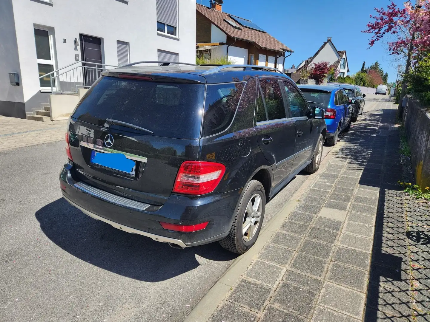 Mercedes-Benz ML 300 ML 300 CDI 4Matic 7G-TRONIC DPF BlueEFFICIENCY Schwarz - 2