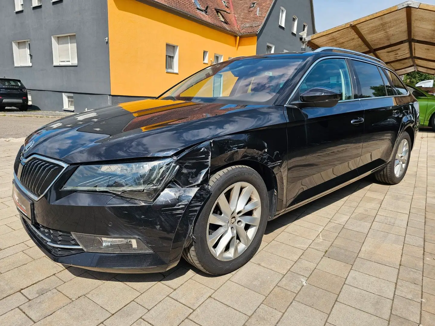 Skoda Superb Combi Style 4x4 Schwarz - 2