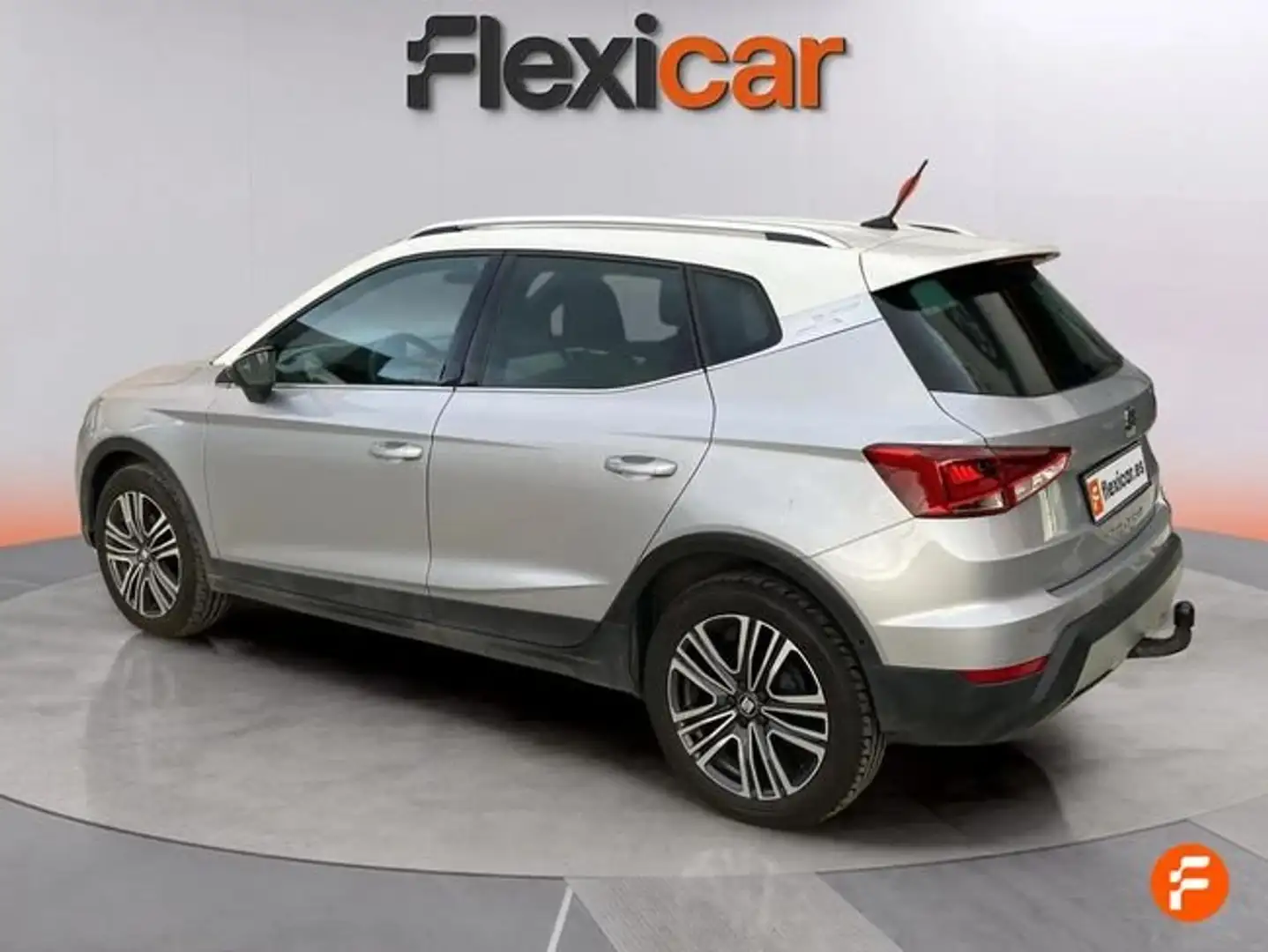 SEAT Arona Gris - 2