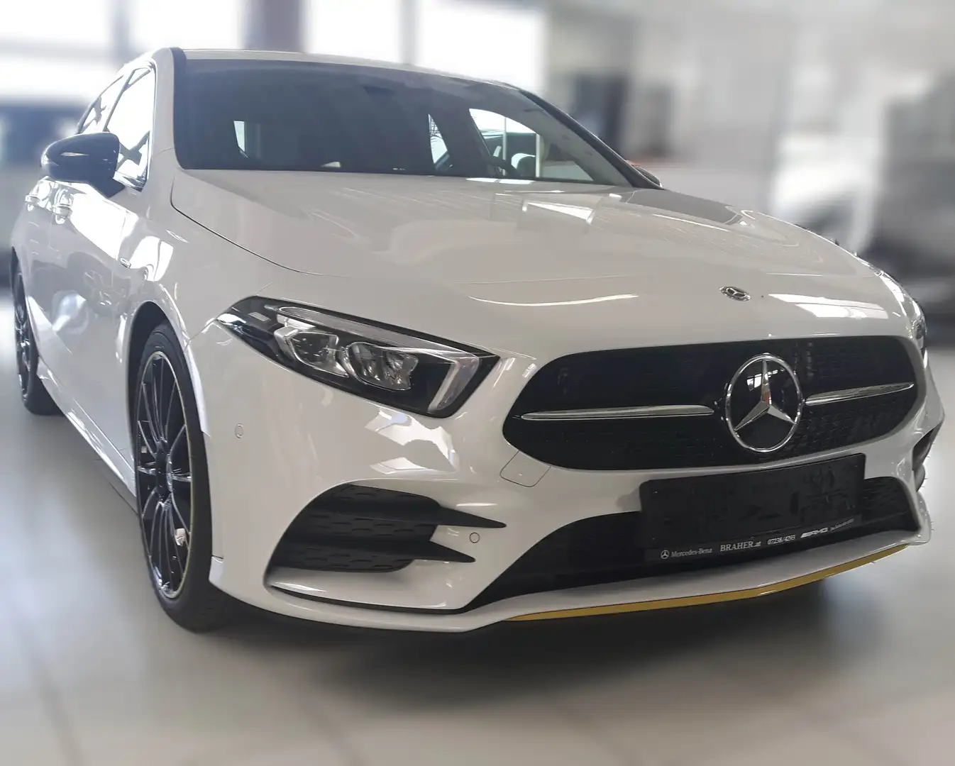 Mercedes-Benz A 180 first Edition - AMG Line Weiß - 1