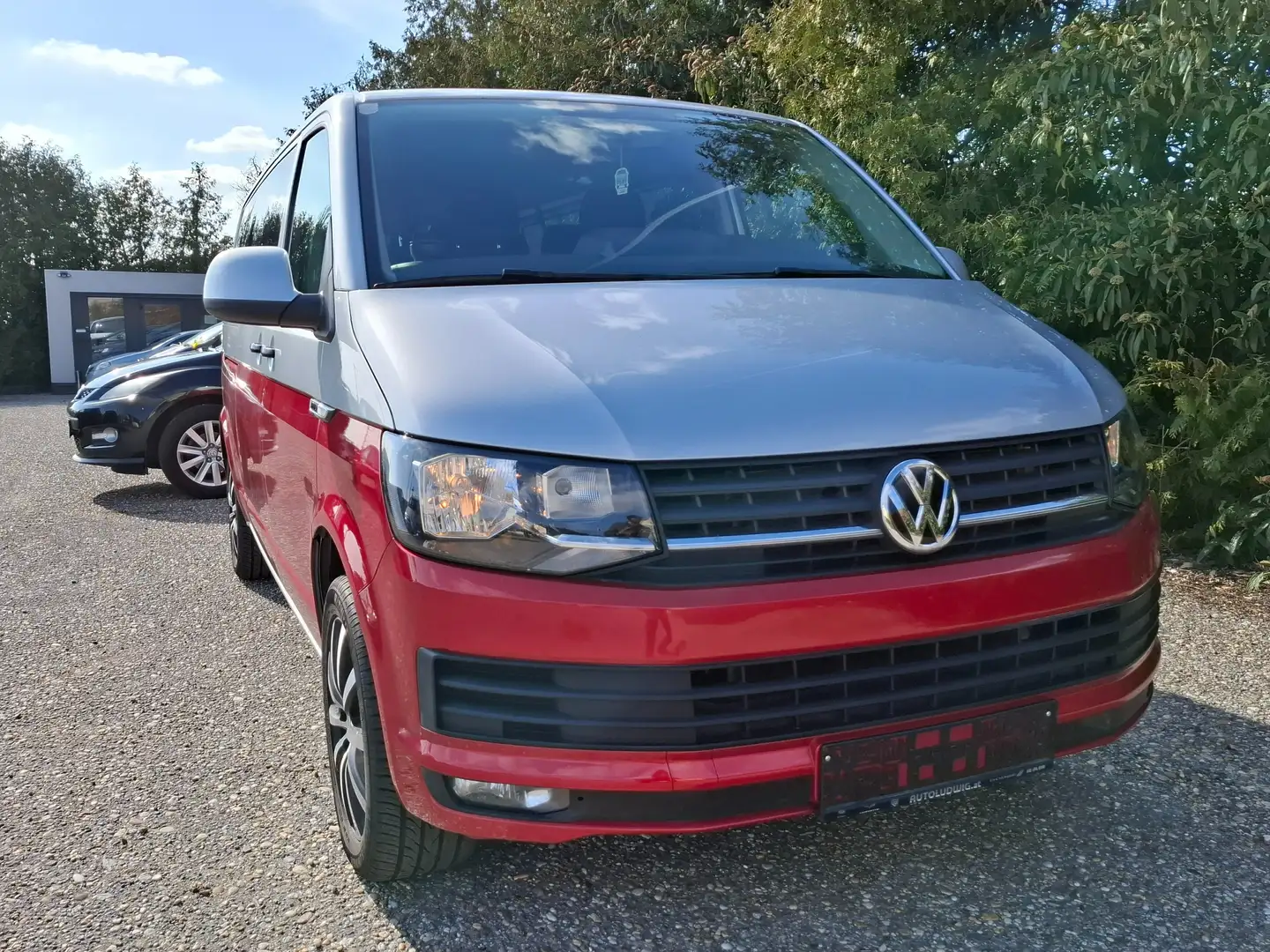Volkswagen T6 Kombi Kombi lang Mulitvan Bulli TOP! + AHK! 9 Sitze! Grau - 1