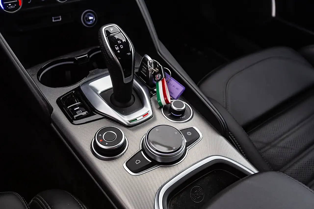 Alfa Romeo Giulia 2022 — фото 10