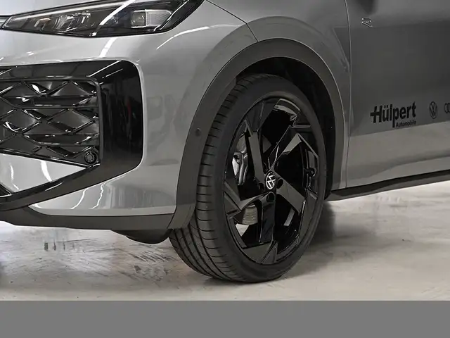 Volkswagen T-Roc view 5