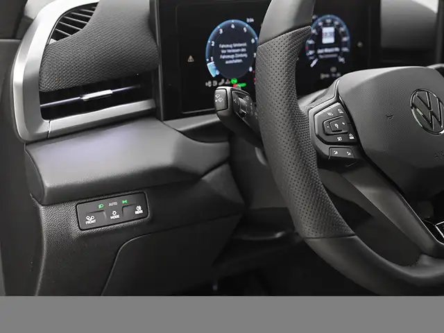 Volkswagen T-Roc view 11
