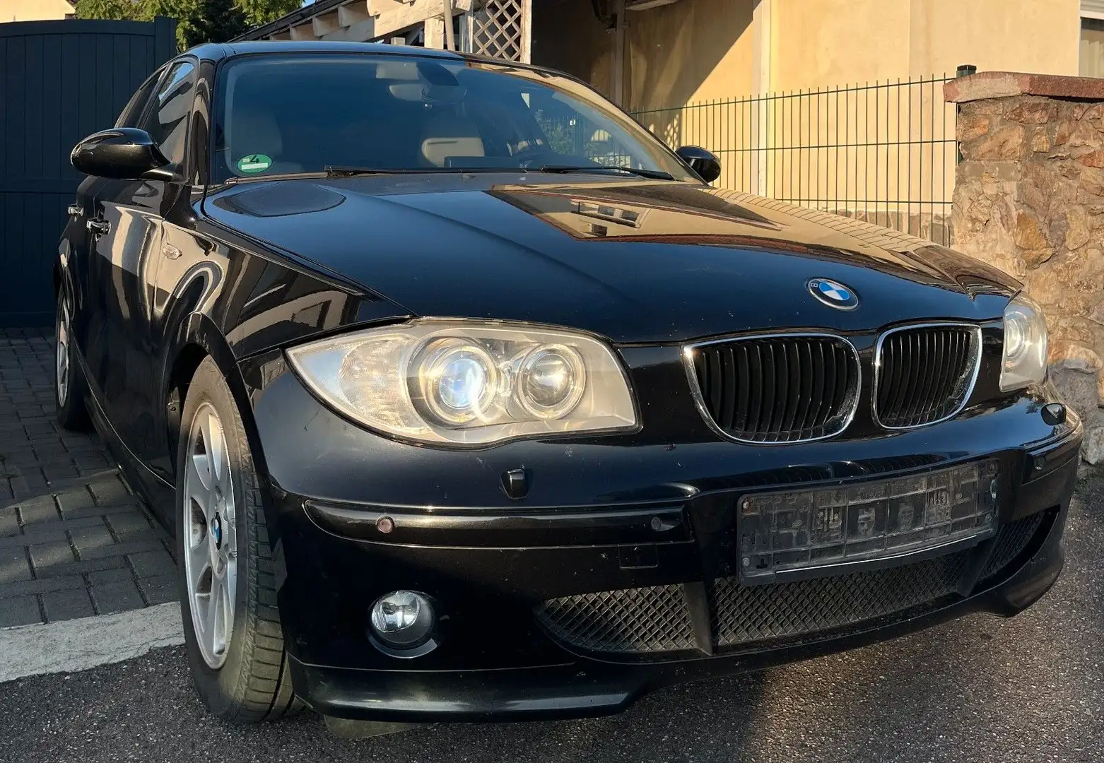 BMW 120 d XENON NAVI AHK SCHIEBEDACH LEDER PDC TOP Schwarz - 1