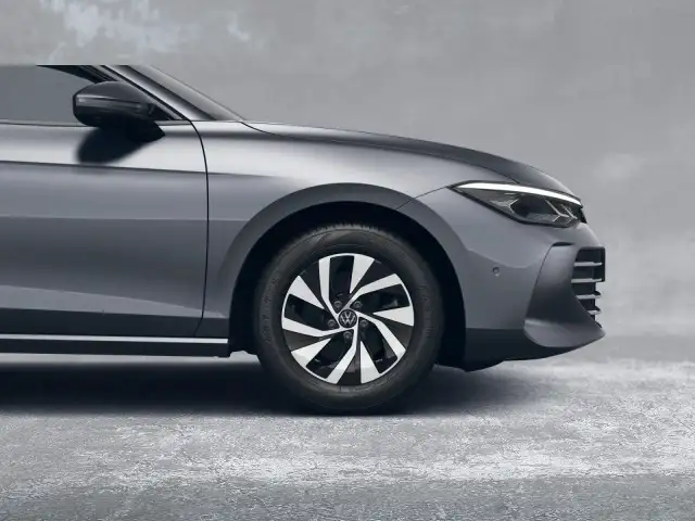 Volkswagen Passat view 4