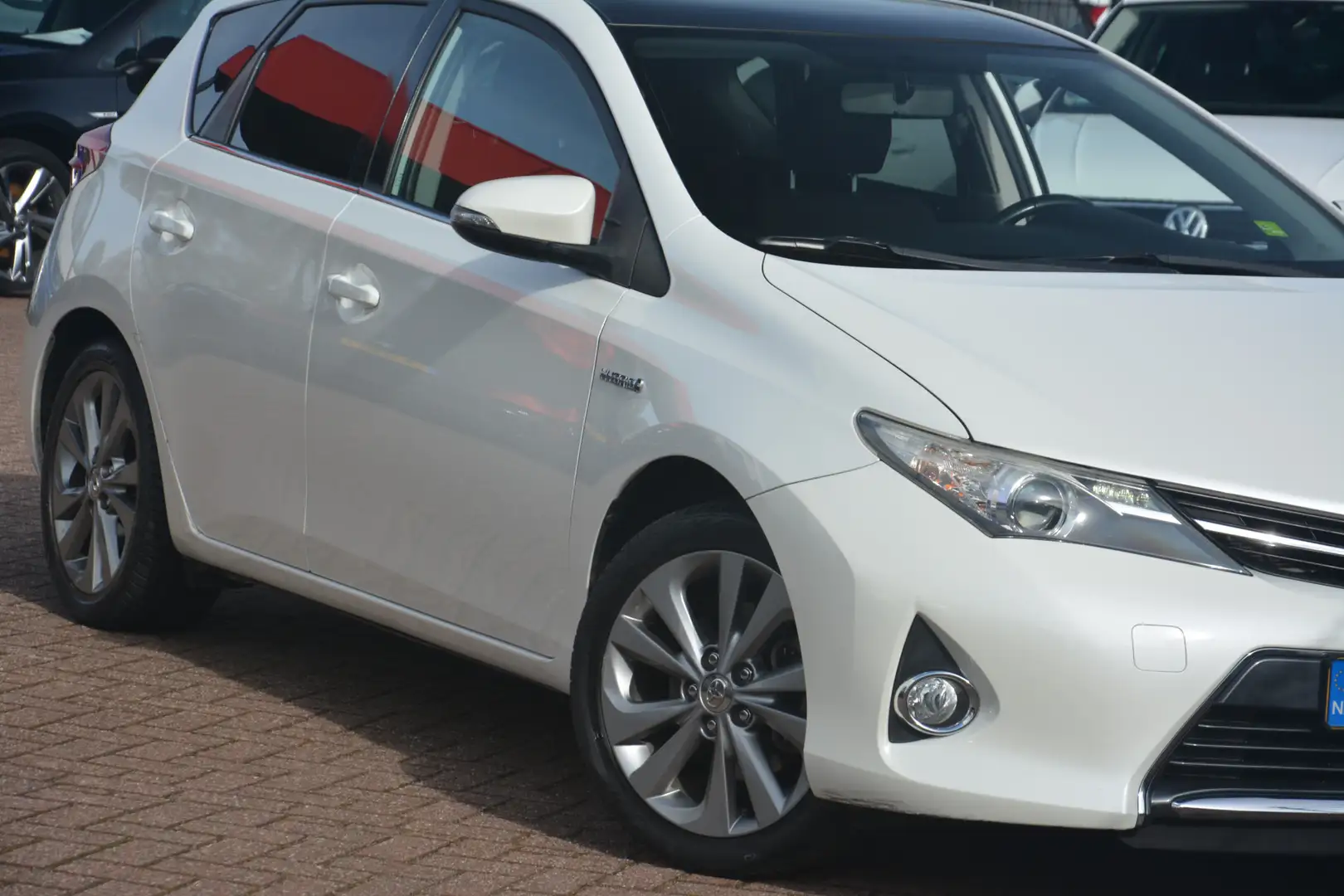 Toyota Auris 1.8 Hybrid Lease | Panoramadak | Navigatie | Clima Weiß - 2