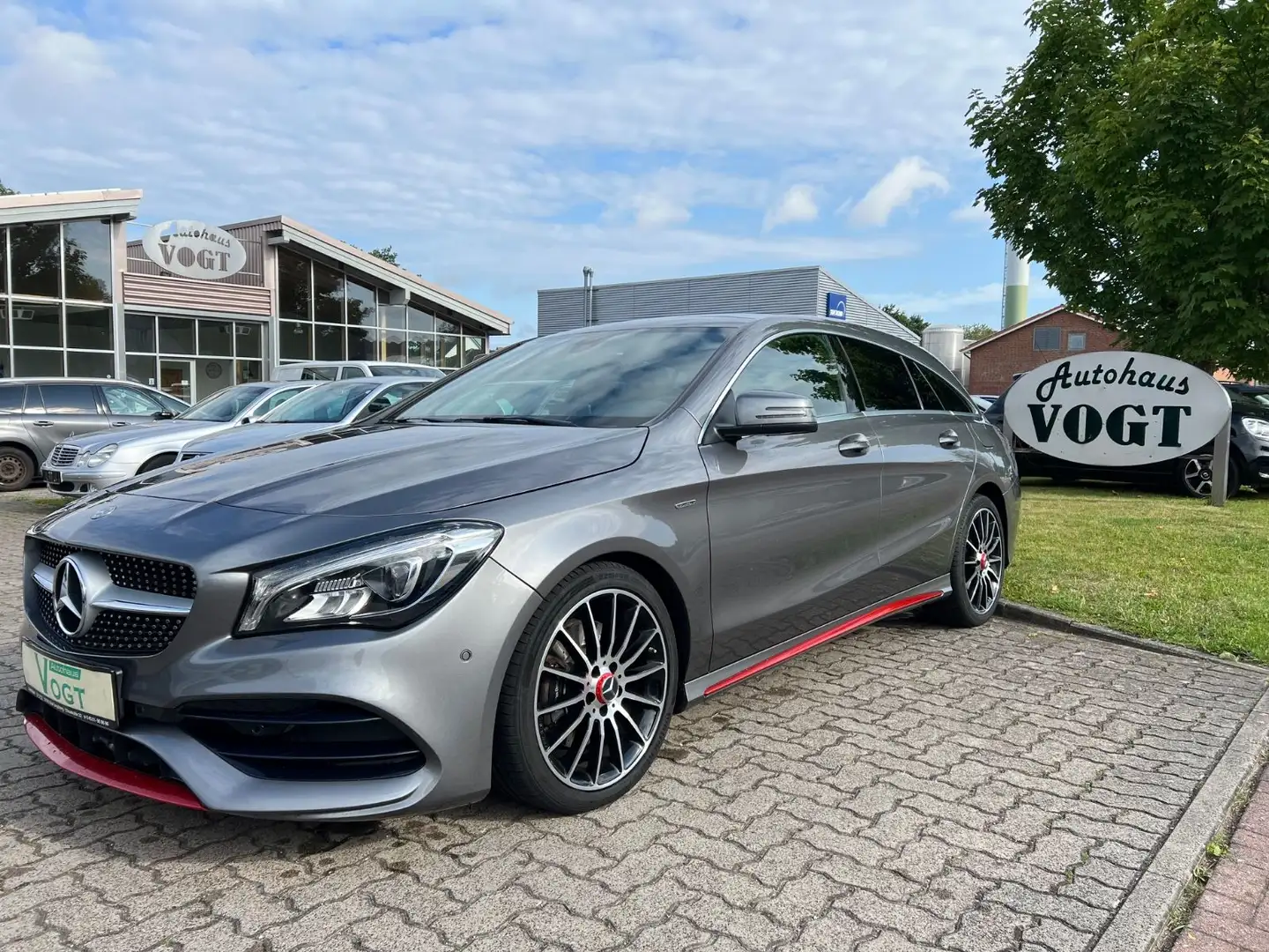 Mercedes-Benz CLA 220 CLA 220 CLA -Klasse Shooting Brake 4Matic AMGlin Gris - 1